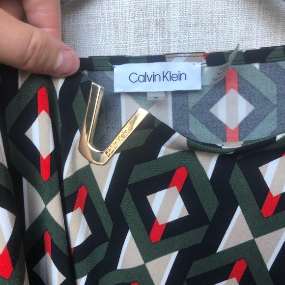 Calvin Klein Patterned Tank - Picture 3 of 3